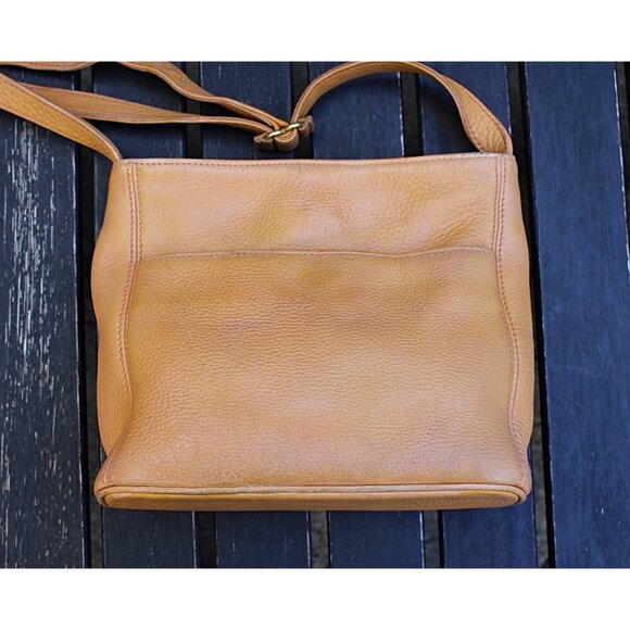 COACH Vintage Sonoma Pocket Zip Natural Grain Leather 4924  Coach Vintage - Sonoma Pocket Zip Natural Grain Bag 4924 -Marigold - Costa Rica